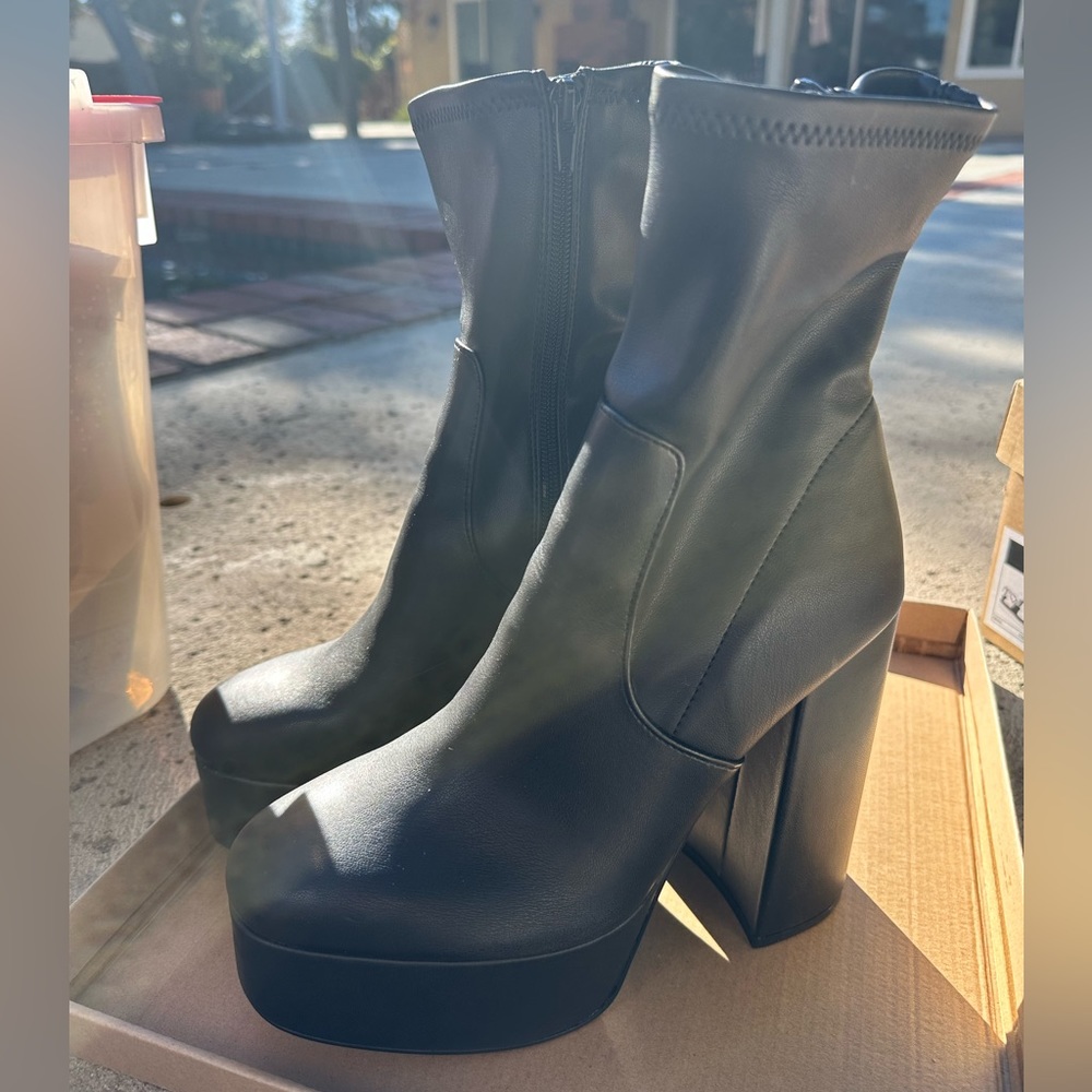 Steve Madden Hoopla Platform Block Heel Booties in Black